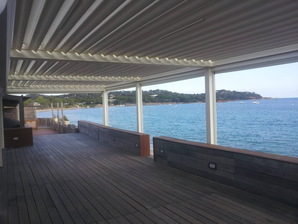 Pergola à toit rétractable à Bastia