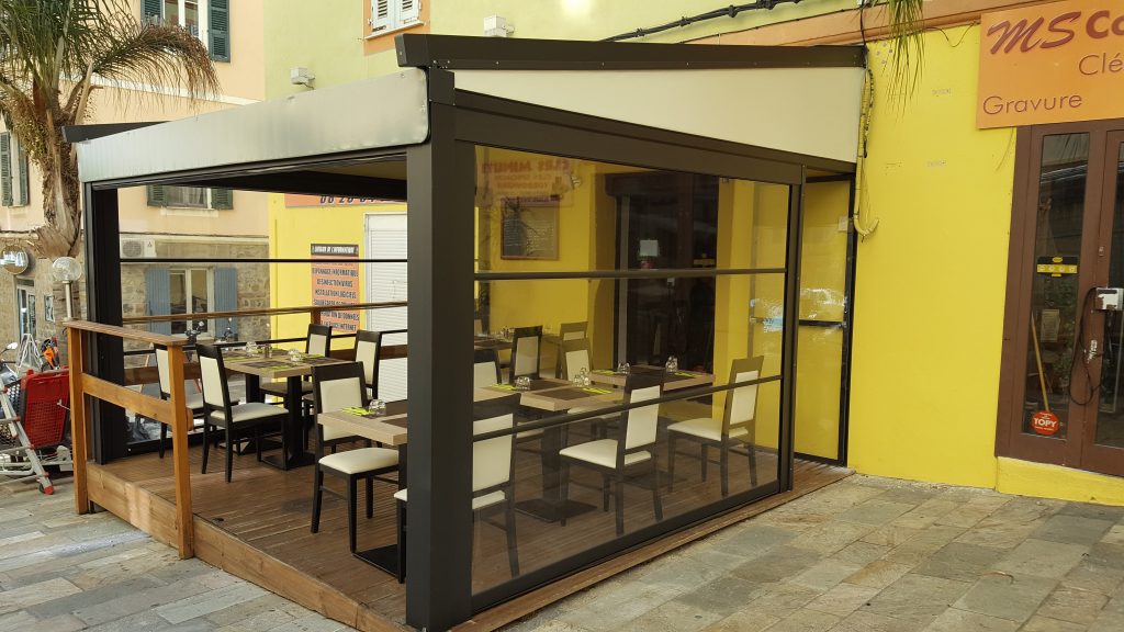 Pergola bioclimatique installée à Calvi