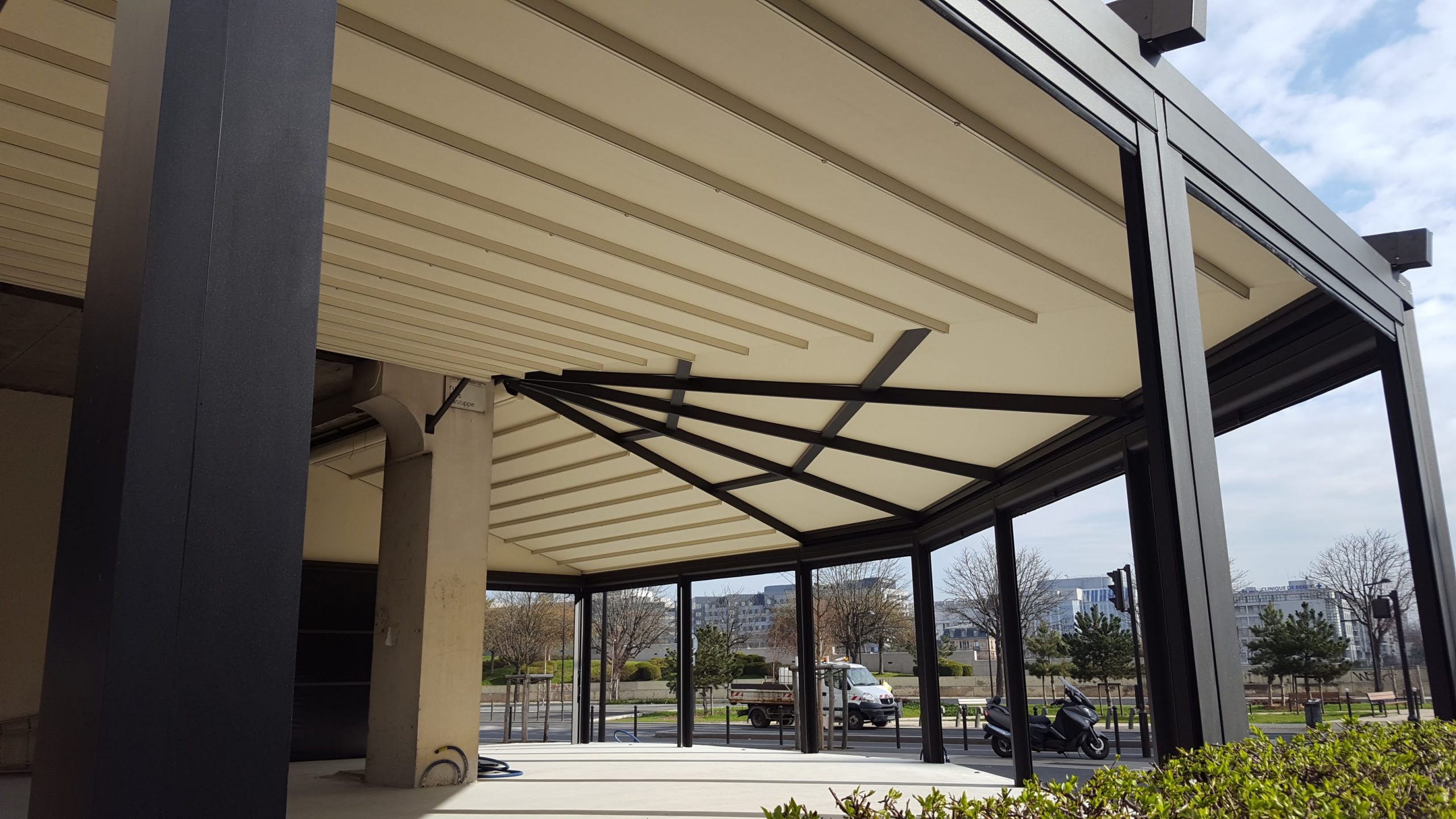 Pergola Design en Aluminium pour Villa à Ajaccio