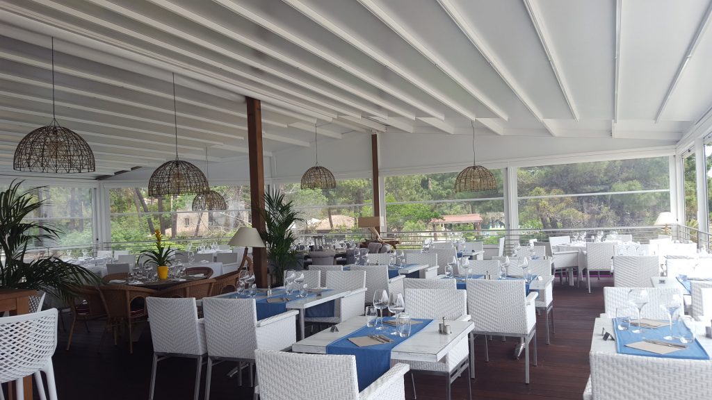 Pergola à toit rétractable à Porto-Vecchio