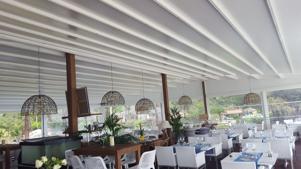 Pergola bioclimatique installée à Porto-Vecchio